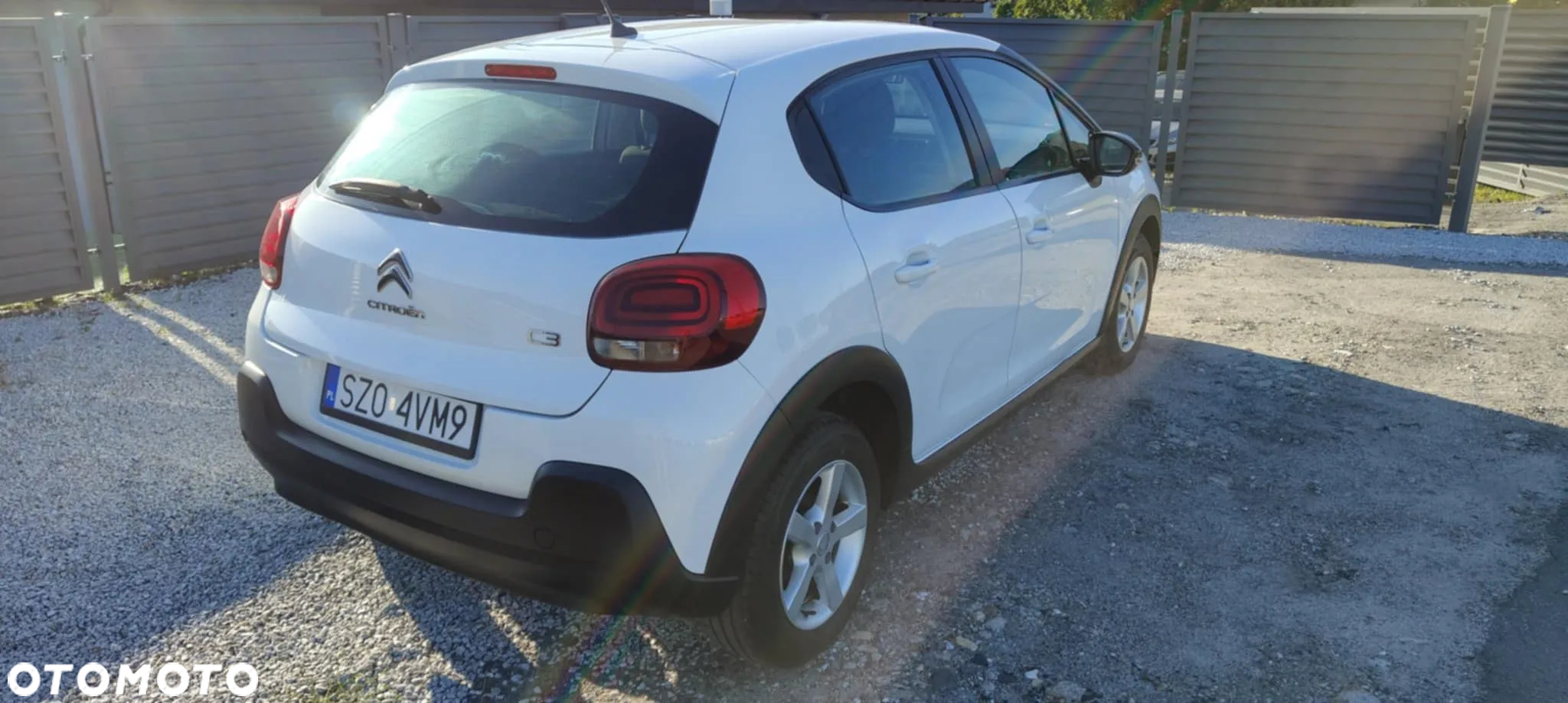 Citroën C3 Pure Tech 82 SHINE - 10