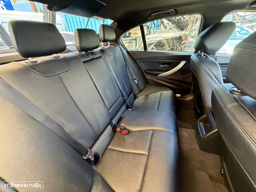 BMW 318 d Auto Pack M - 27