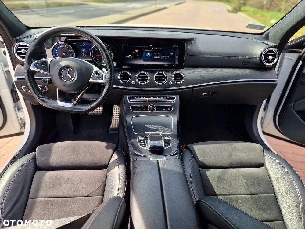 Mercedes-Benz Klasa E 220 d 4-Matic 9G-TRONIC - 22