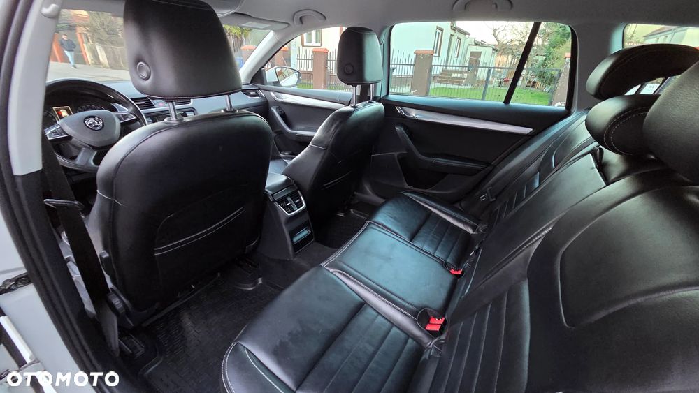 Skoda Octavia 1.6 TDI DPF DSG Elegance - 33