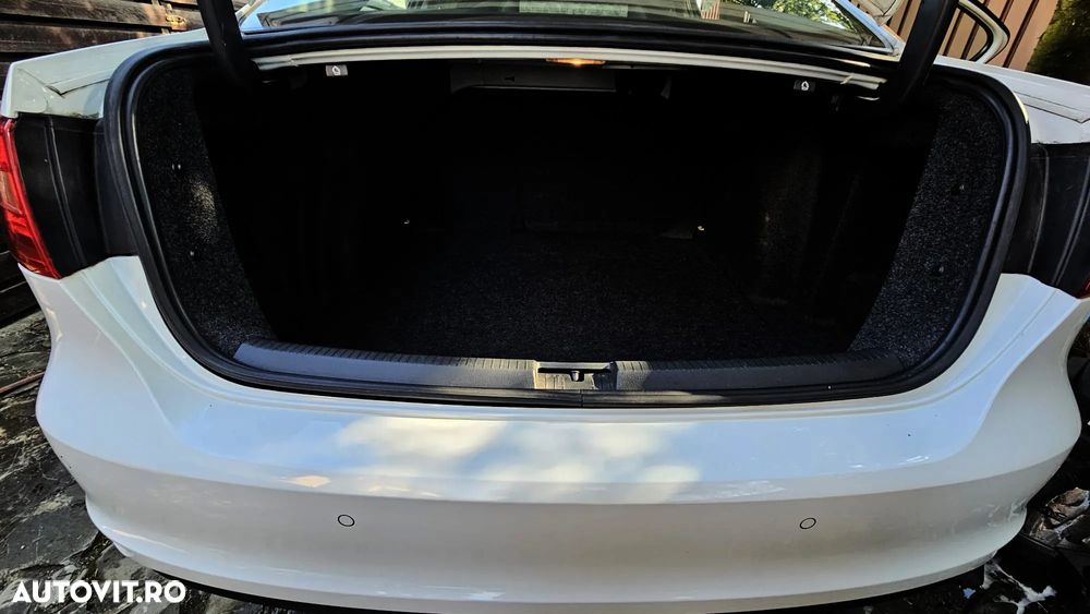 Volkswagen Jetta 1.2 TSI Trendline - 23