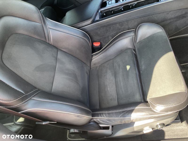 Volvo XC 60 D4 AWD R-Design - 24