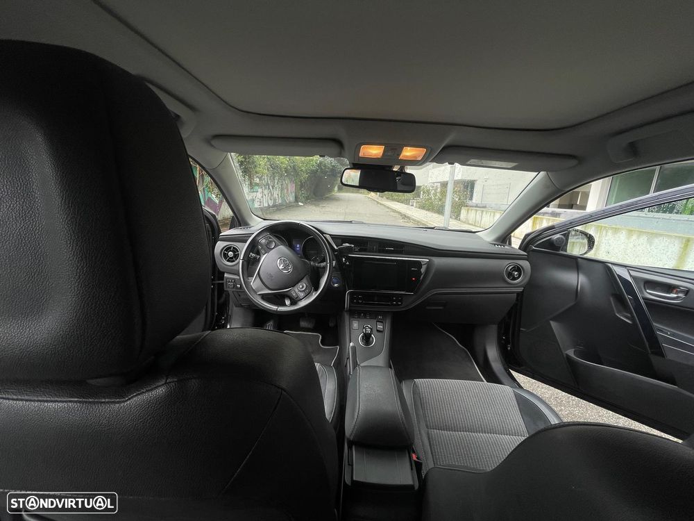 Toyota Auris Touring Sports 1.8 HSD Exclusive - 18
