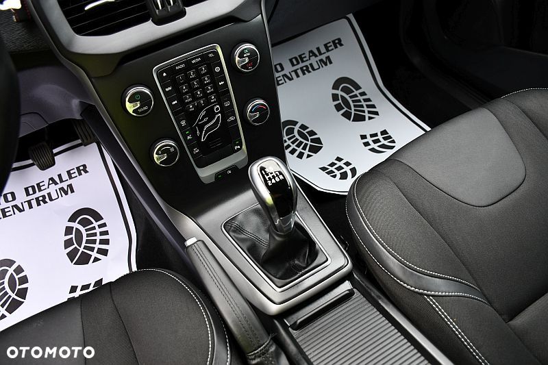 Volvo V40 T2 Momentum - 16