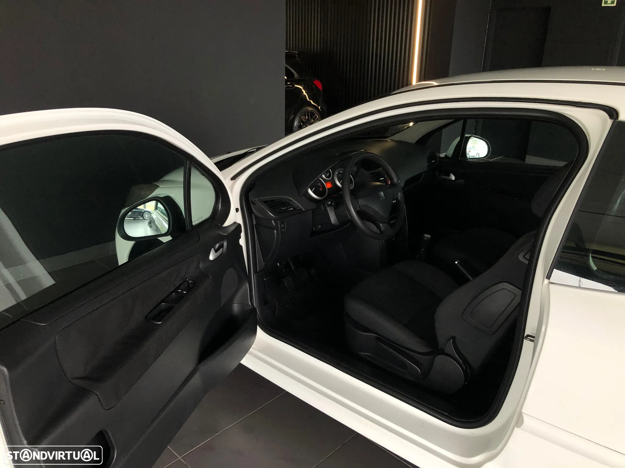 Peugeot 207 - 13