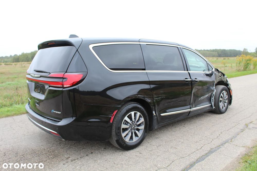 Chrysler Pacifica - 4