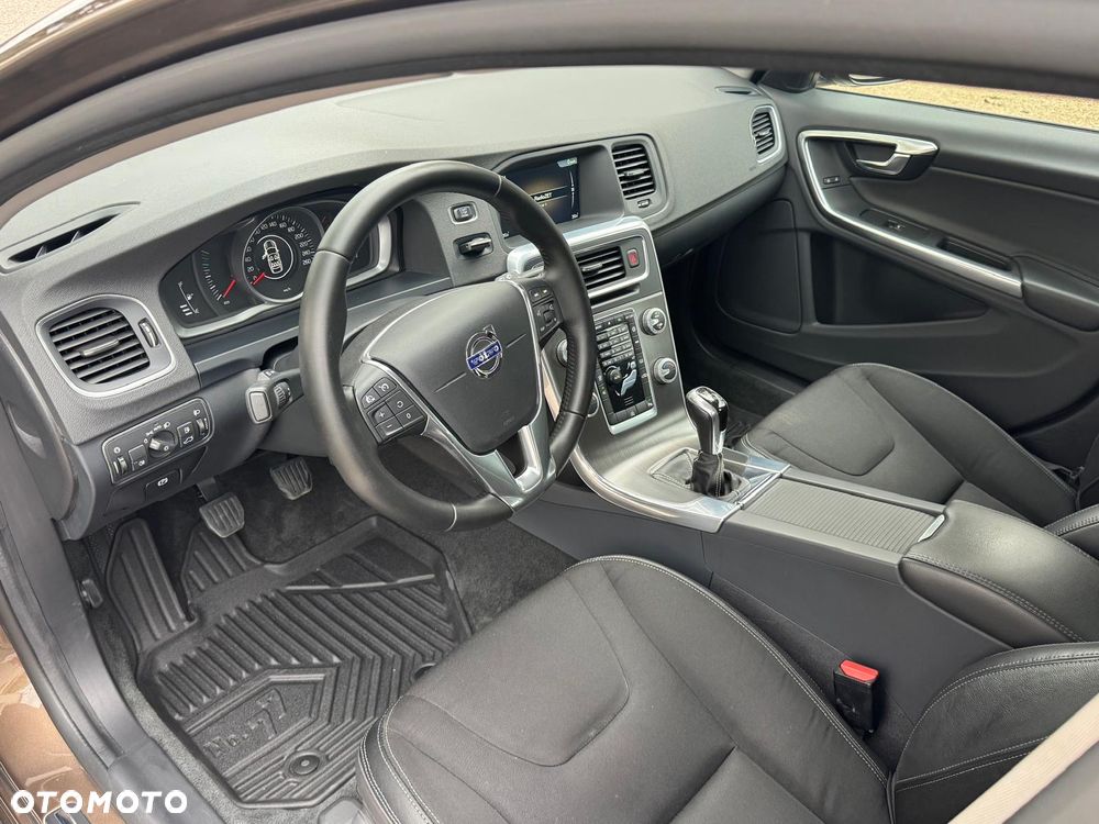 Volvo V60 Cross Country D3 Drive-E Momentum - 32