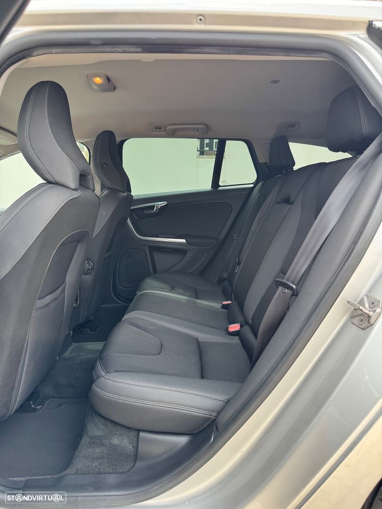 Volvo V60 1.6 D2 Momentum Eco Powershift - 13