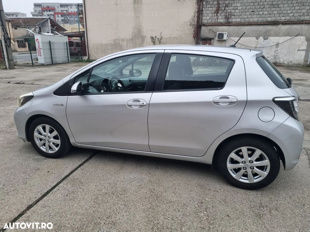Toyota Yaris 1.5 VVT-i HSD Luna - 21