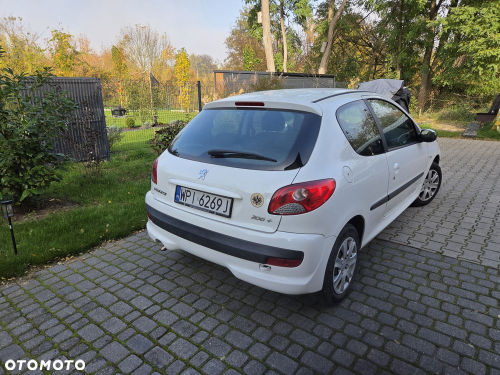 Peugeot 206 2011 photo 3