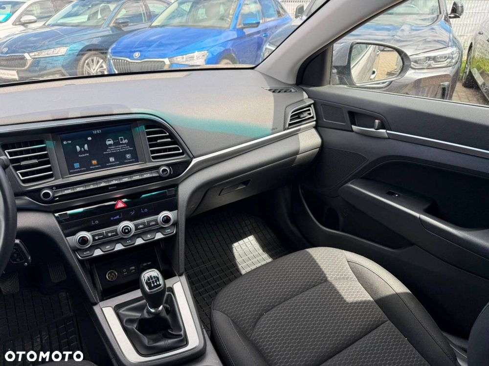 Hyundai Elantra 1.6 Comfort - 21