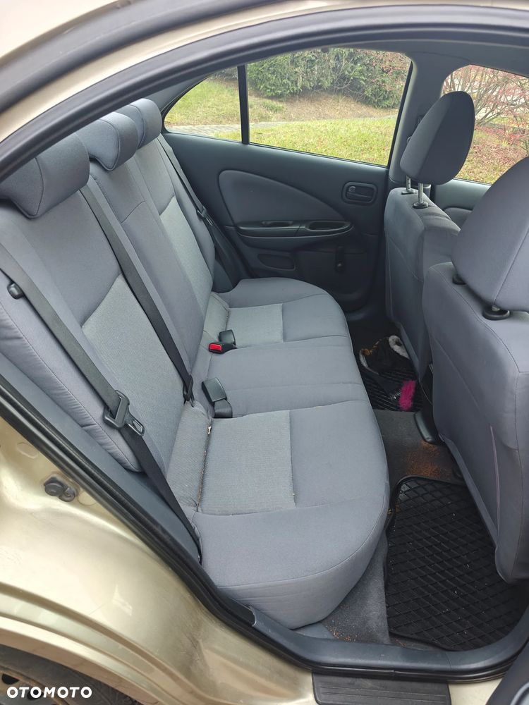 Nissan Almera 2004 photo 4