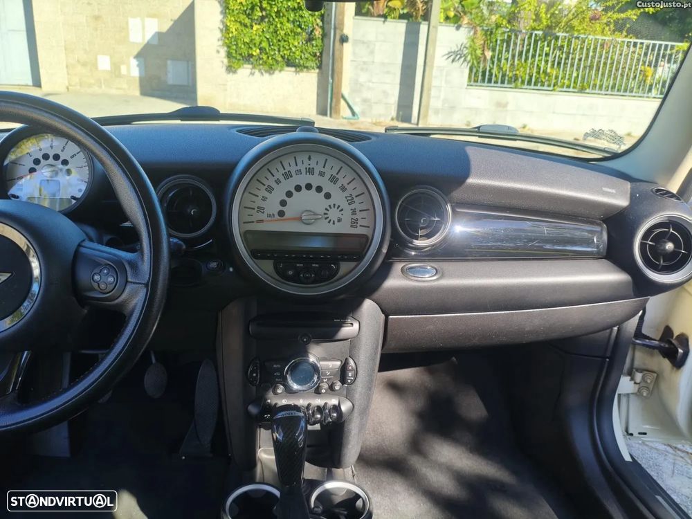 Mini 3 Portas 2012 photo 2