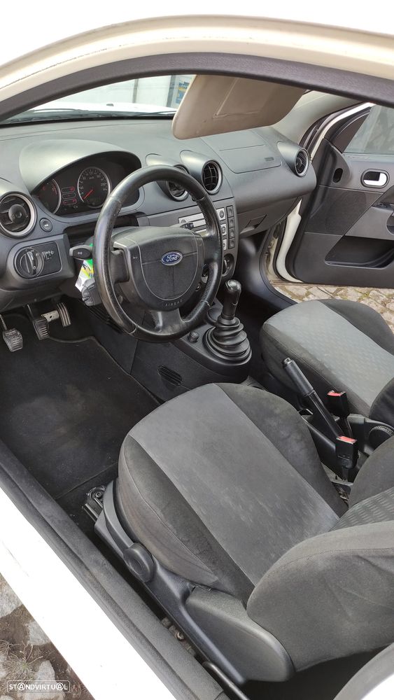 Ford Fiesta - 7