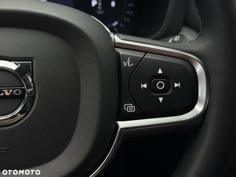 Volvo XC 60 B4 B Essential - 24
