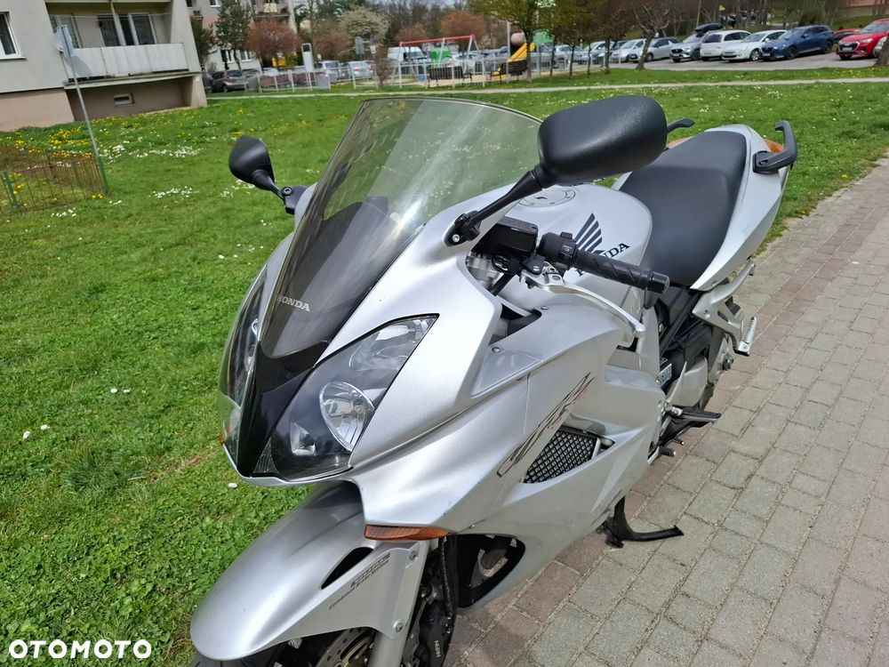 Honda VFR - 24
