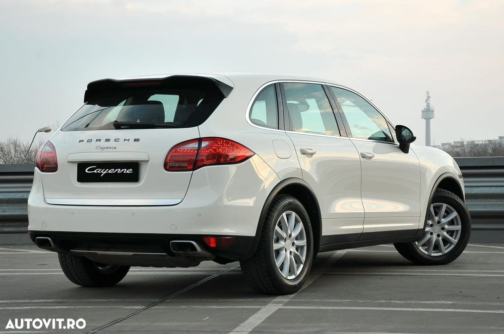 Porsche Cayenne 3.0 L V6 - 5