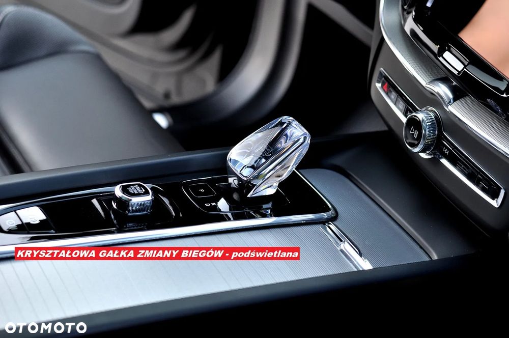 Volvo XC 60 B5 B AWD Plus Black Edition - 16