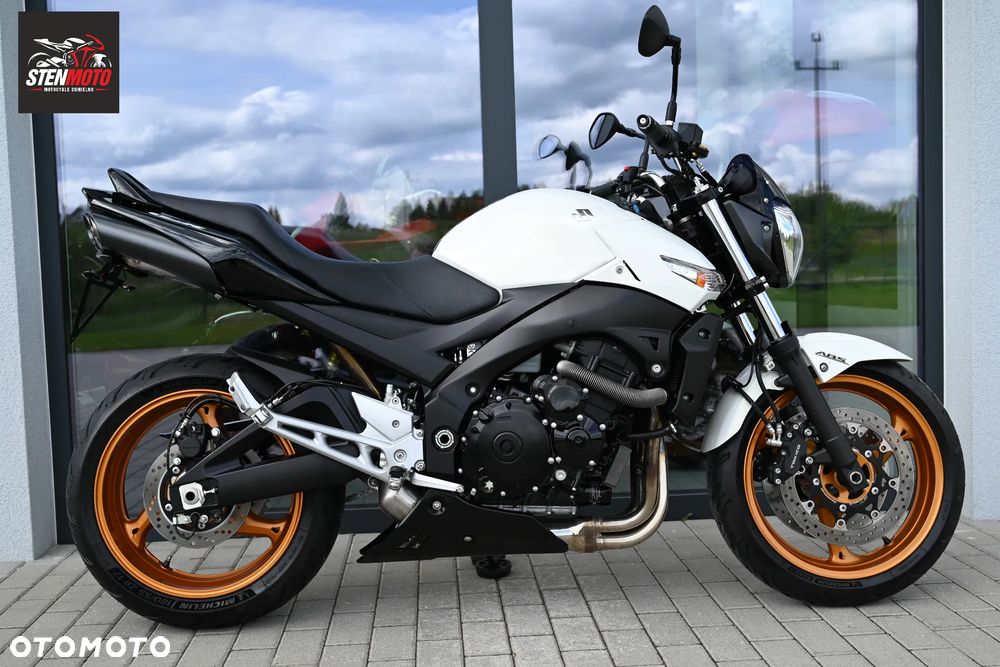 Suzuki GSR - 2