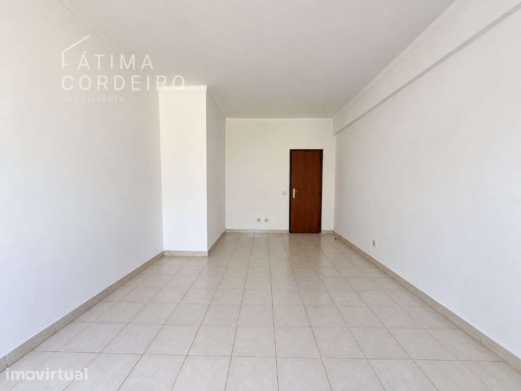 T2 em Cacilhas com garagem box metro a 2 minutos e barco para Lisbo... - Grande imagem: 3/23