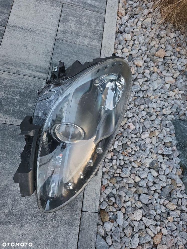 ALFA ROMEO GIULIETTA Lampa prawa przód Zwykła H7 Soczewka Led Ciemna - 6