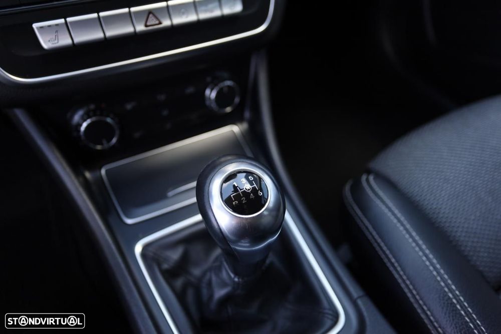 Mercedes-Benz CLA 180 d Shooting Brake - 10