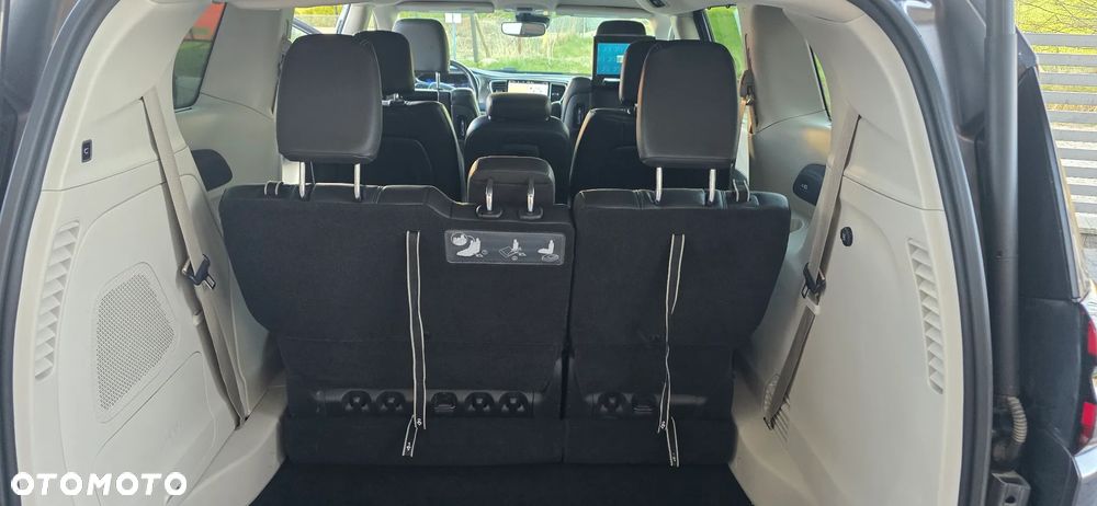 Chrysler Pacifica - 32