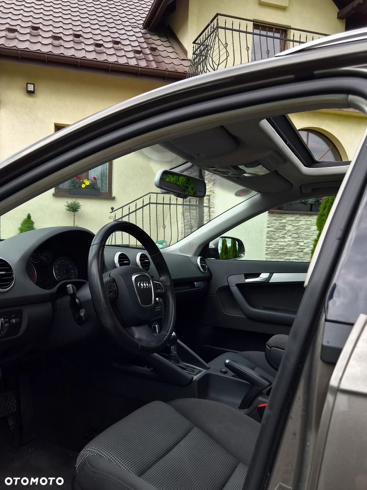 Audi A3 Sportback 1.6 TDI DPF S tronic Ambiente - 8
