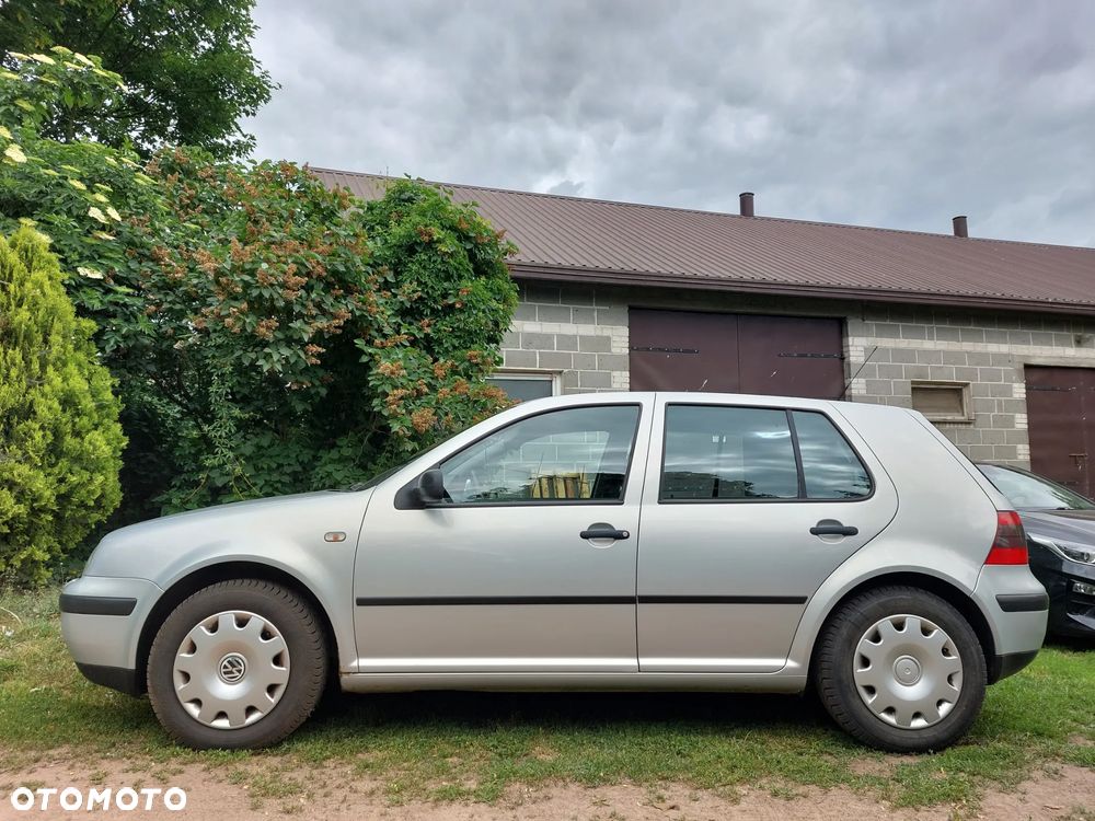 Volkswagen Golf - 6