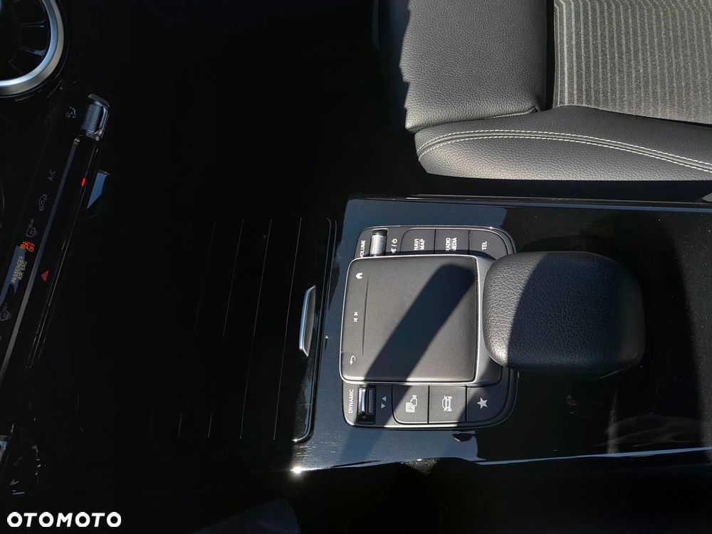 Mercedes-Benz CLA 180 Progressive 7G-DCT - 11