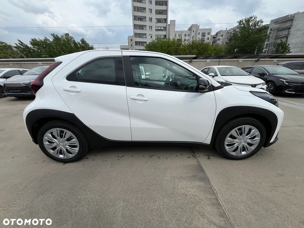 Toyota Aygo X Hybrid 1.5 Active e-CVT - 4