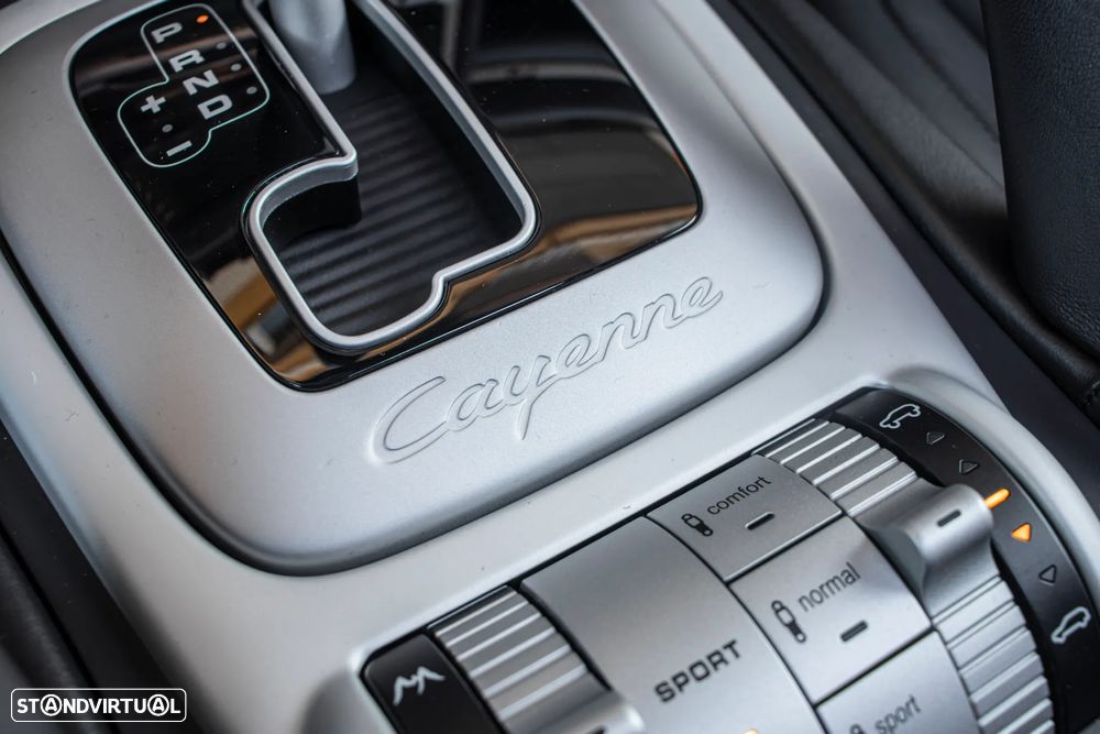 Porsche Cayenne Turbo S - 33