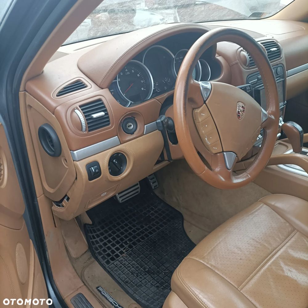 Porsche Cayenne - 17