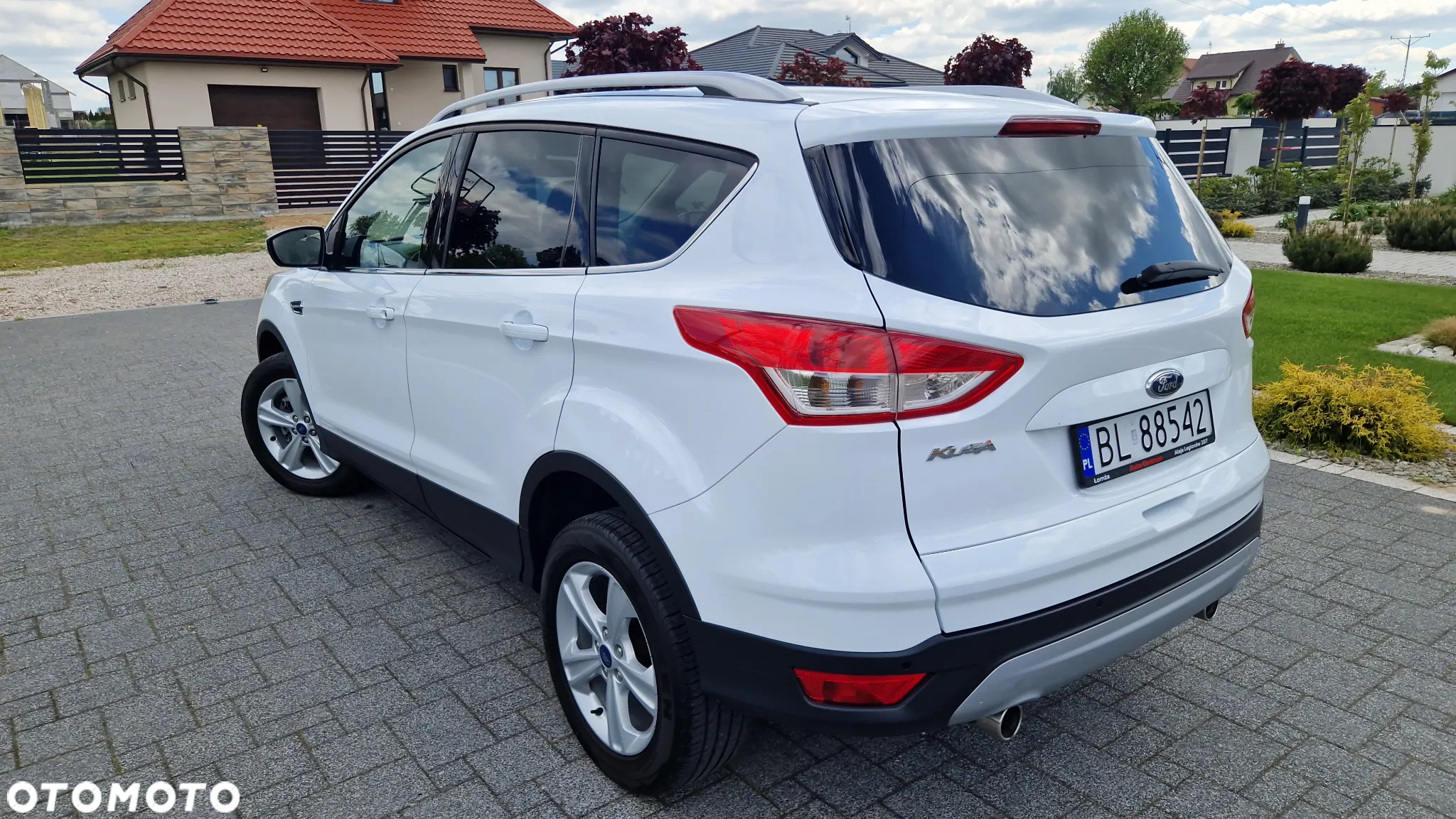 Ford Kuga 2.0 TDCi 2x4 Titanium - 4