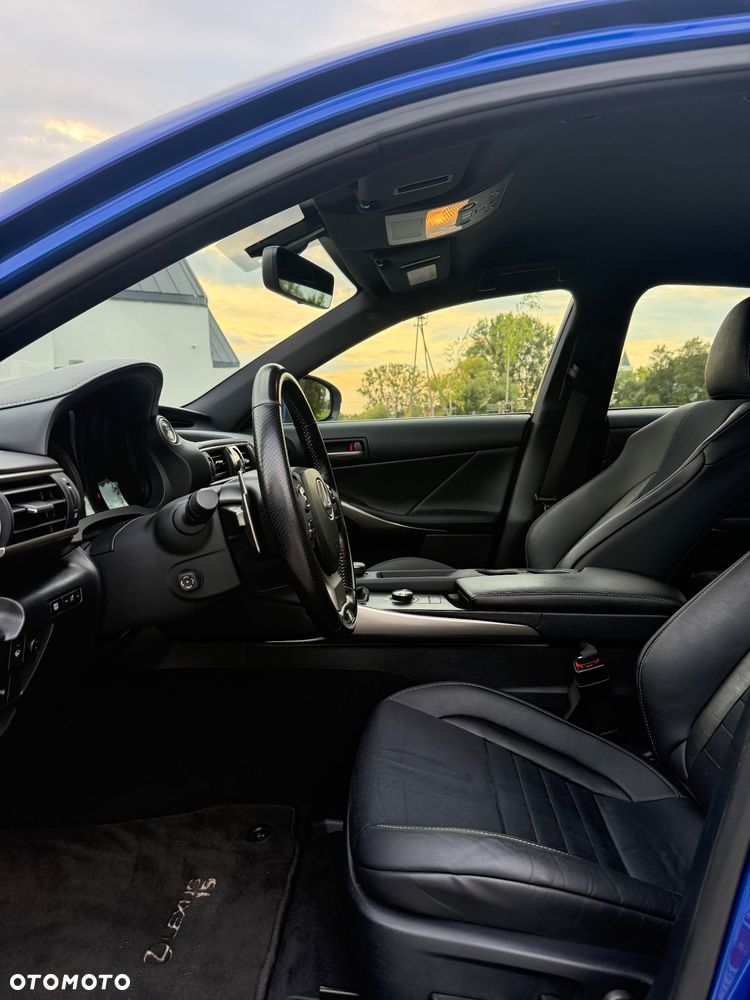 Lexus IS 200t / 300 F Sport - 8