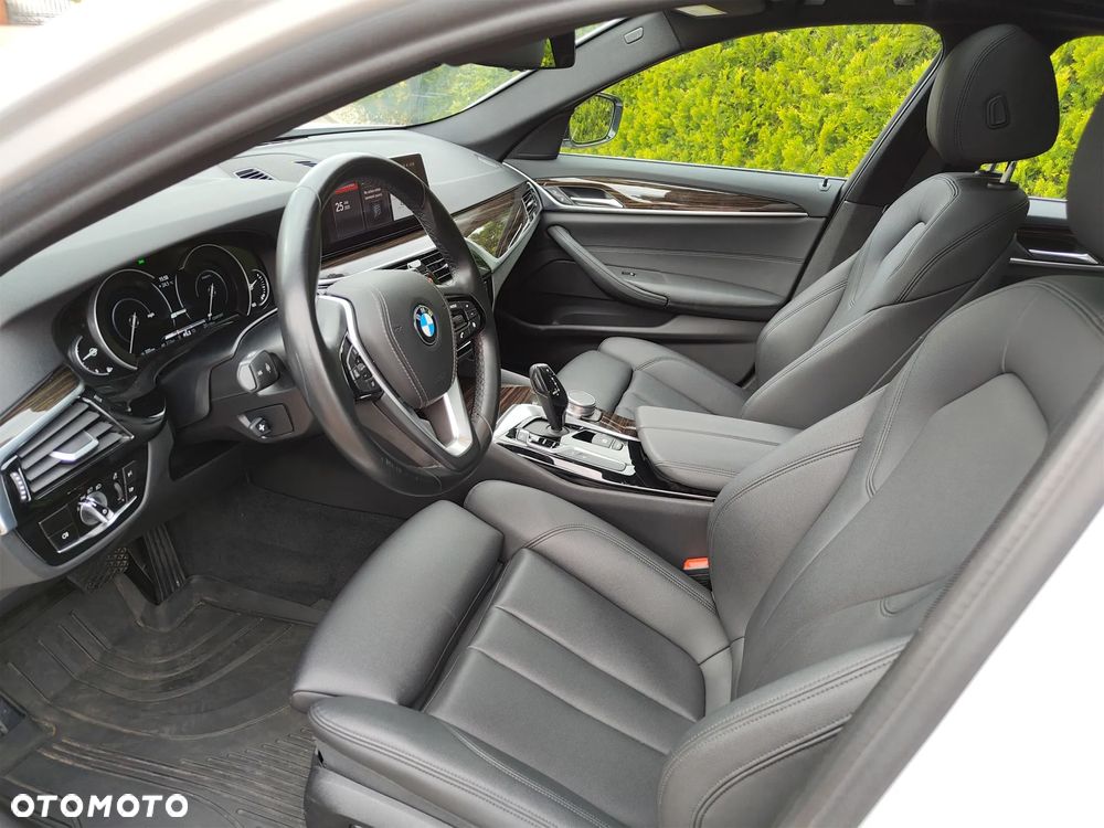 BMW Seria 5 530e iPerformance xDrive Luxury Line sport - 22