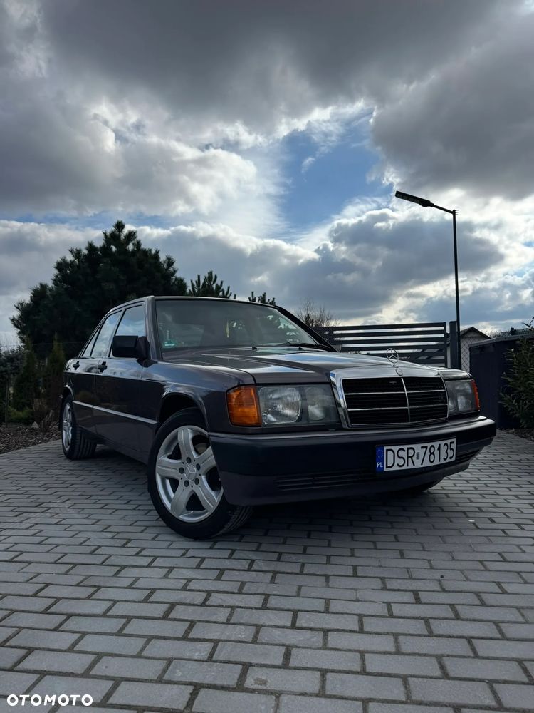 Mercedes-Benz W201 (190) - 1
