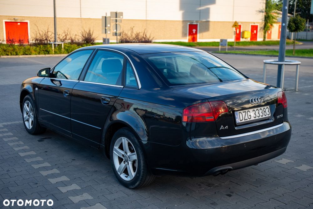 Audi A4 Limousine - 10