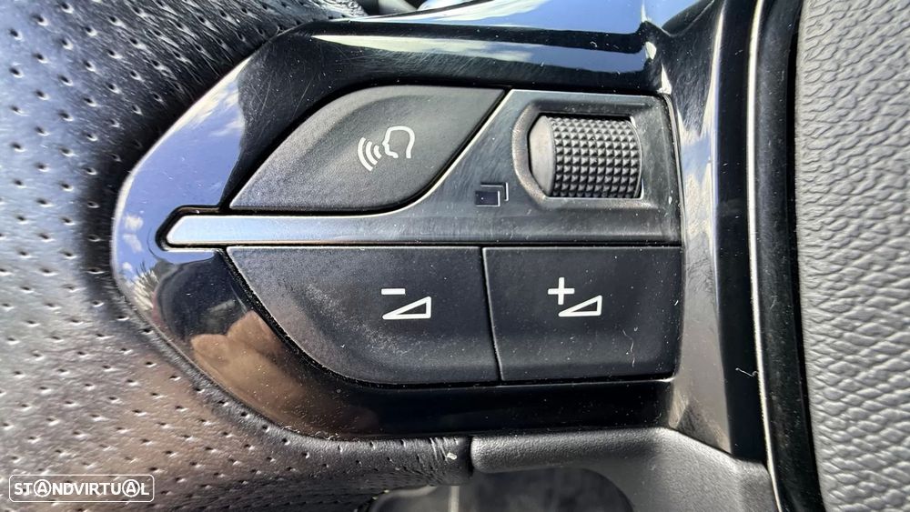 Peugeot 2008 PureTech 130 EAT8 GT - 32