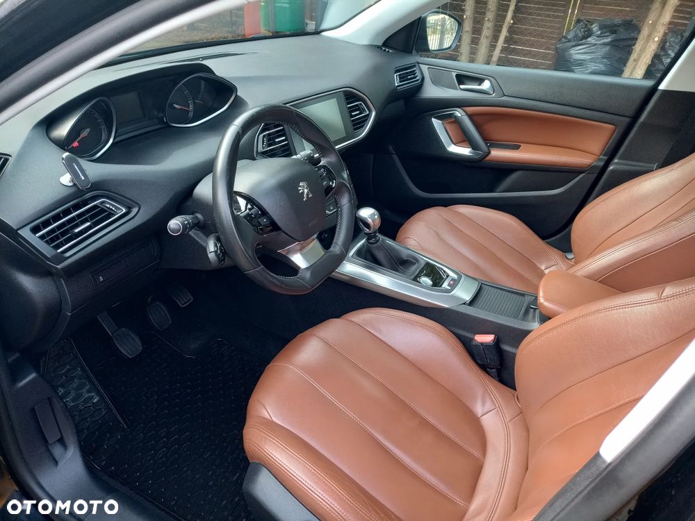 Peugeot 308 1.6 THP Allure - 16