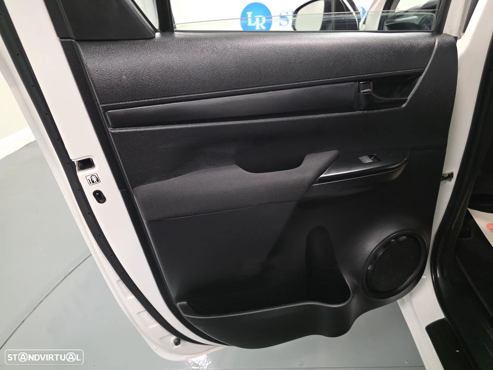 Toyota HILUX 2.4 D-4D 4WD CD CH - 27