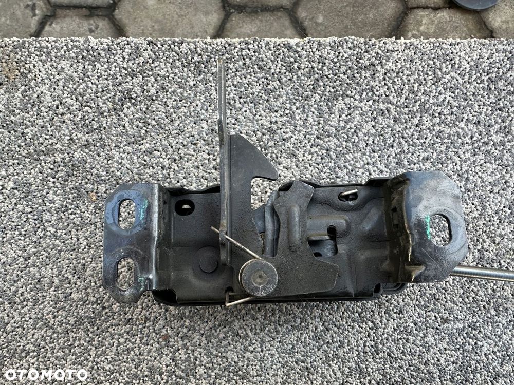 ZAMEK MASKI MERCEDES W207 A2468700558 - 2