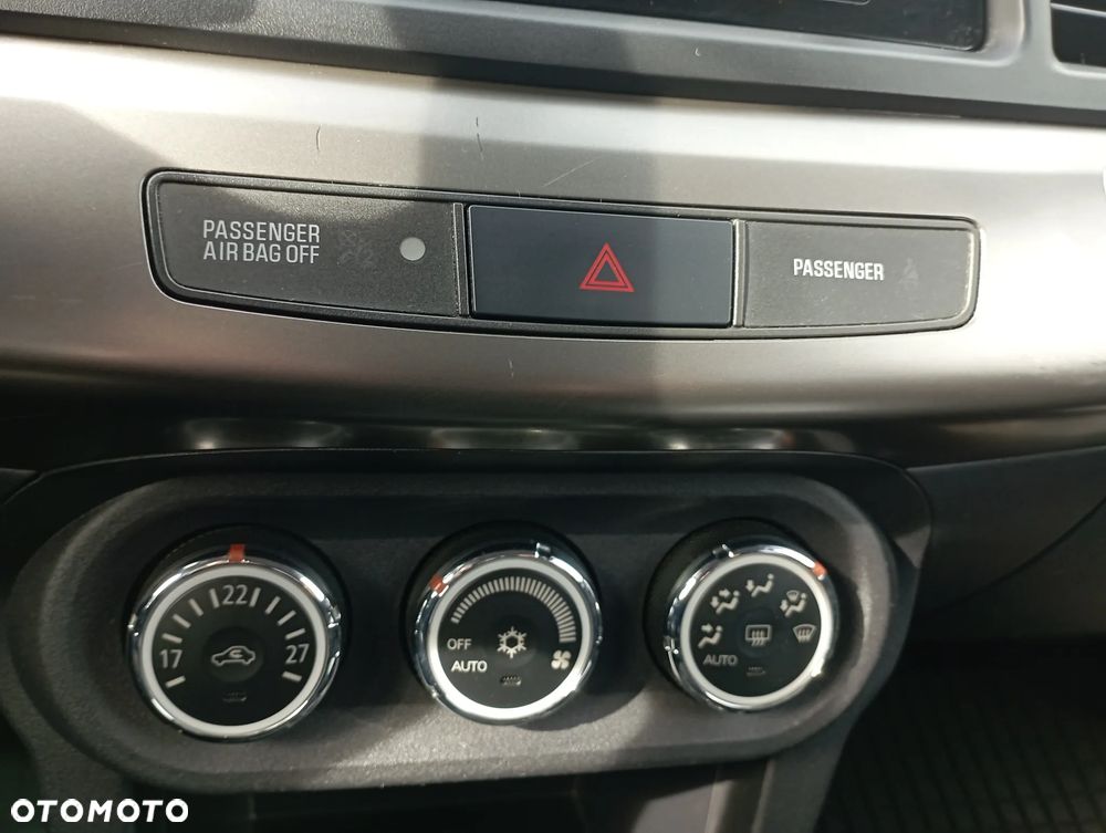 Mitsubishi Lancer 1.6 Intense - 12