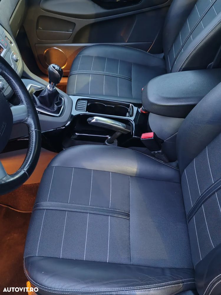 Ford Kuga 2.0 TDCi Titanium - 8