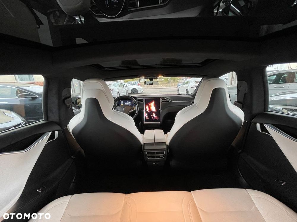Tesla Model S - 12