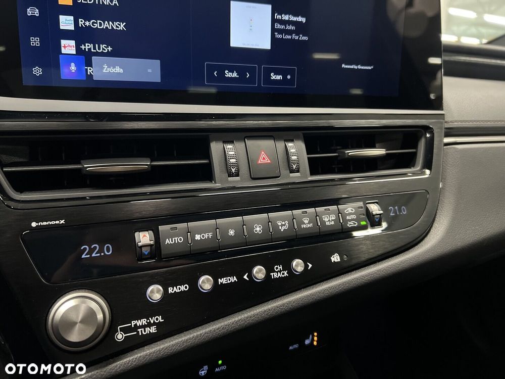 Lexus ES 300h F Sport Design - 25