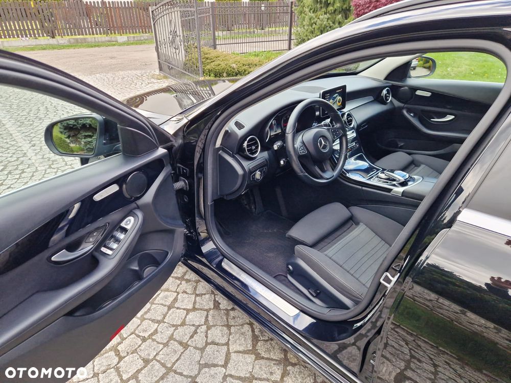 Mercedes-Benz Klasa C 220 CDI DPF Automatik BlueEFFICIENCY Elegance - 16
