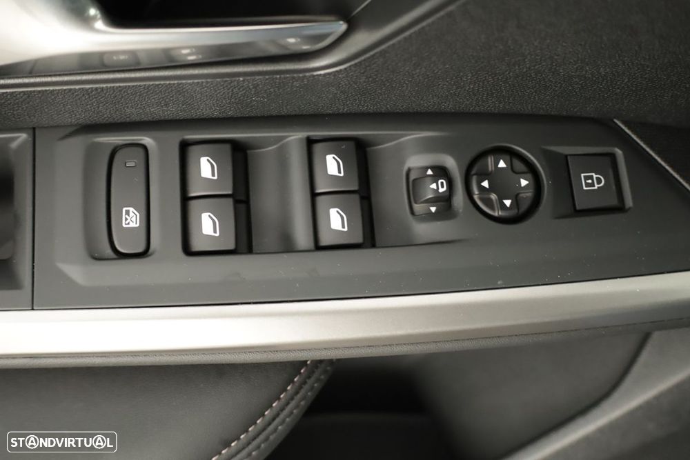 Peugeot 3008 1.2 Hybrid Allure e-DCS6 - 19