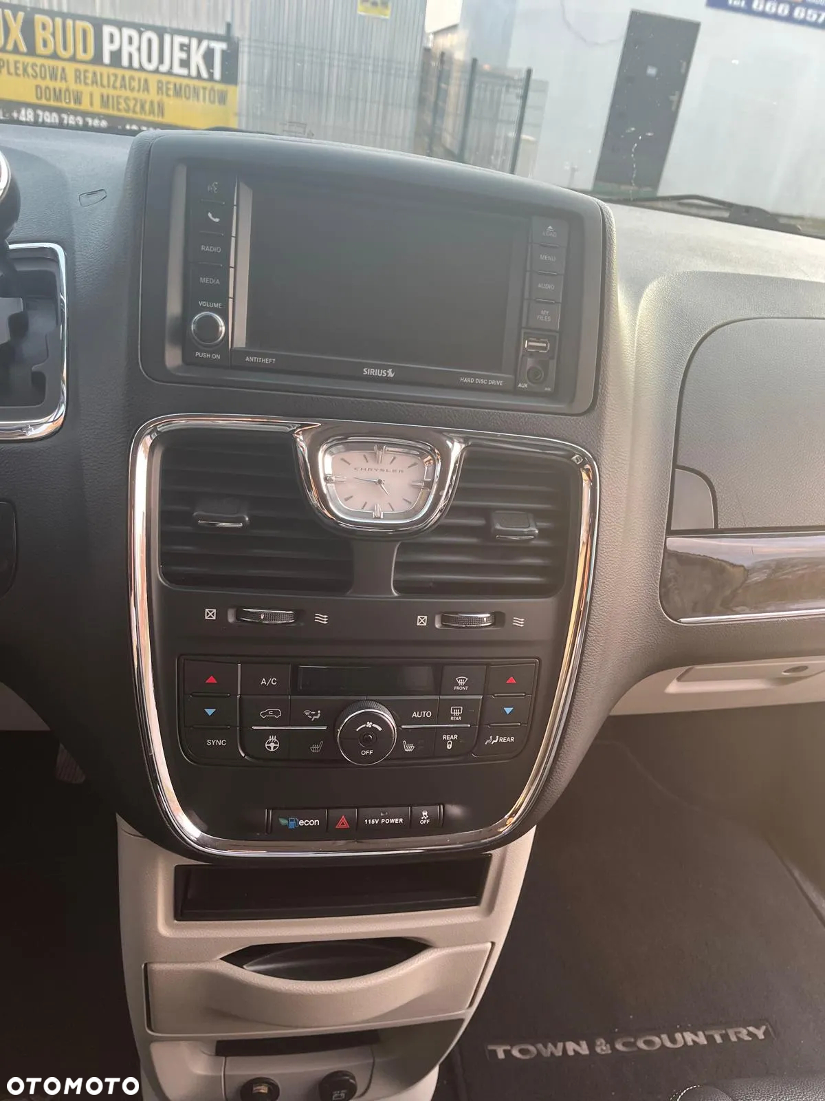 Chrysler Town & Country 3.6 Limited - 10