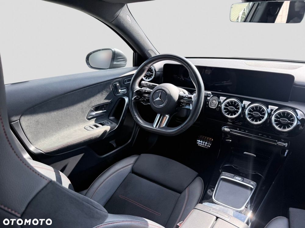 Mercedes-Benz Klasa A 220 4-Matic AMG Line 8G-DCT - 17